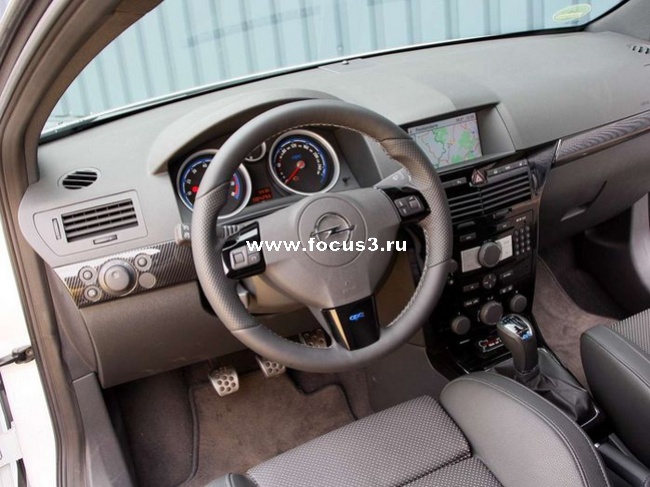 Противостояние Ford Focus ST vs Astra OPC vs Golf GTI