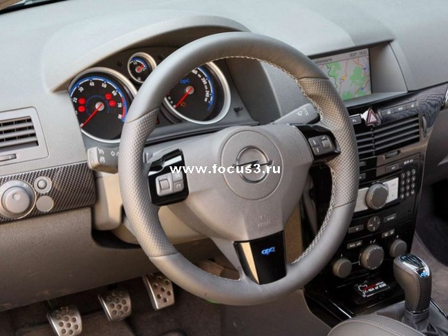 Противостояние Ford Focus ST vs Astra OPC vs Golf GTI