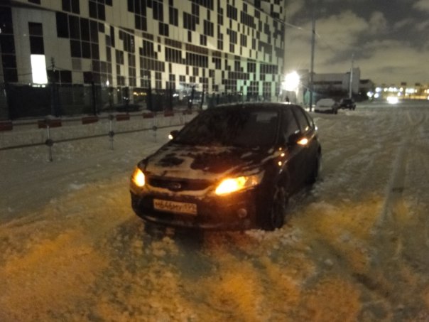 Ford Focus: снежный дрифт...