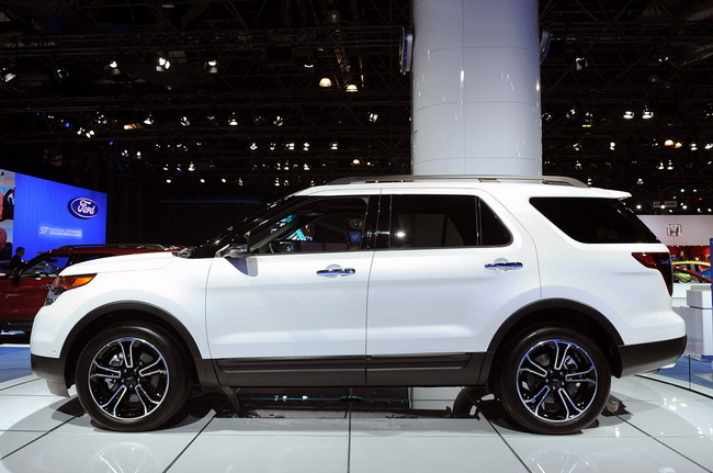 Ford Explorer Sport  -