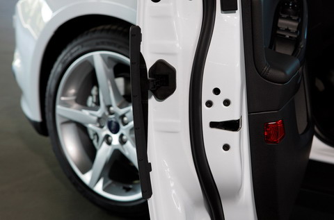 Ford Focus – первый автомобиль с системой защиты дверей