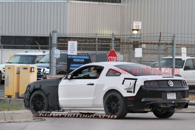    Ford Mustang 2015