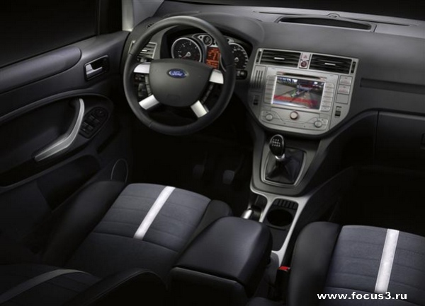 Ford показал публике серийную версию кроссовера Kuga
