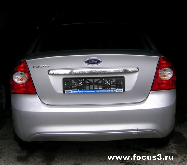 Cедан Ford Focus, цвет - Moondust silver metallic