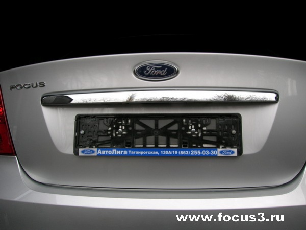 Cедан Ford Focus, цвет - Moondust silver metallic