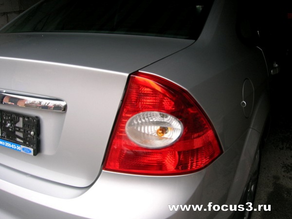 Cедан Ford Focus, цвет - Moondust silver metallic