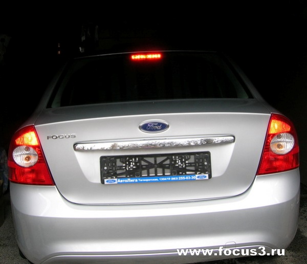 Cедан Ford Focus, цвет - Moondust silver metallic