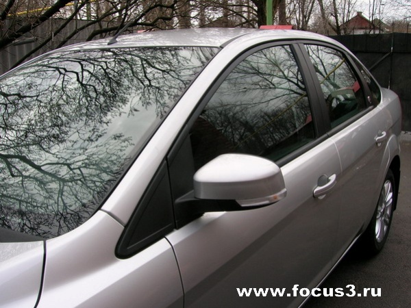 Cедан Ford Focus, цвет - Moondust silver metallic