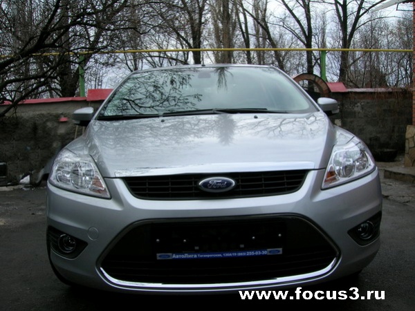 Cедан Ford Focus, цвет - Moondust silver metallic