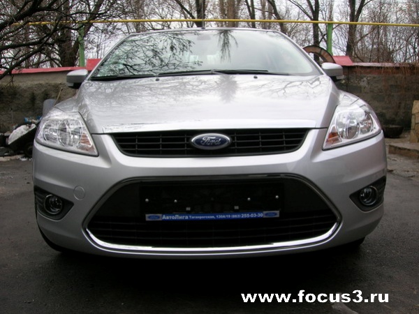 Cедан Ford Focus, цвет - Moondust silver metallic