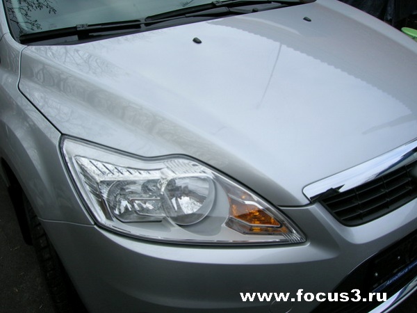 Cедан Ford Focus, цвет - Moondust silver metallic