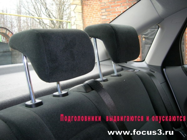 Cедан Ford Focus, цвет - Moondust silver metallic