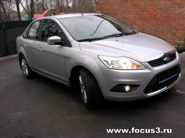 Cедан Ford Focus, цвет - Moondust silver metallic