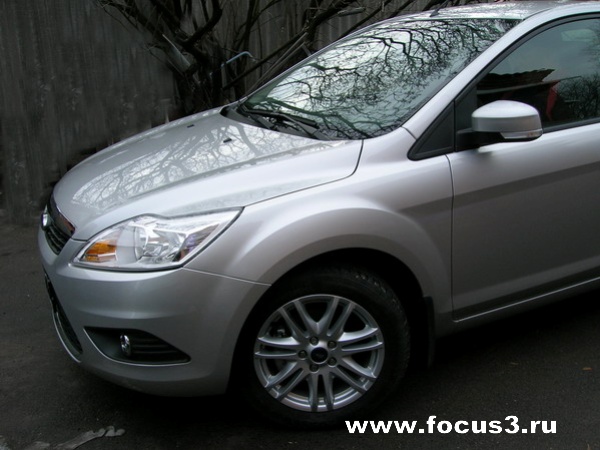 Cедан Ford Focus, цвет - Moondust silver metallic