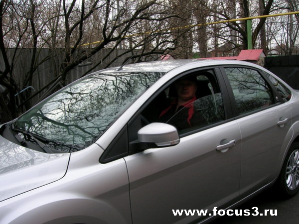 Cедан Ford Focus, цвет - Moondust silver metallic