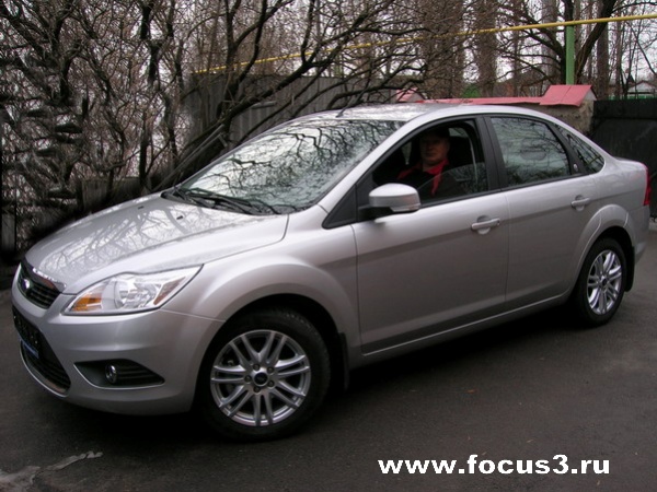 Cедан Ford Focus, цвет - Moondust silver metallic