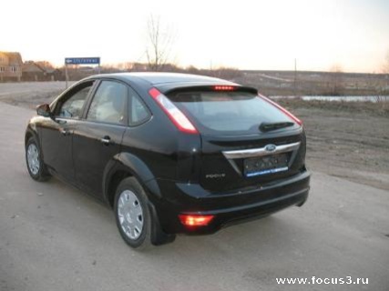 Ford Focus Ghia (черный металик)