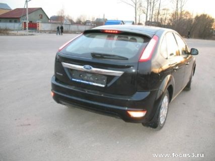 Ford Focus Ghia (черный металик)