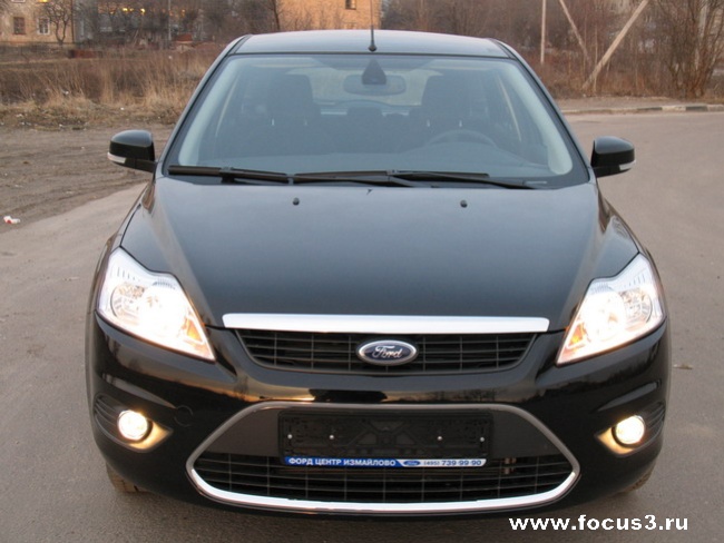 Ford Focus Ghia (черный металик)