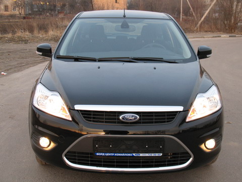 Ford Focus Ghia (черный металик)