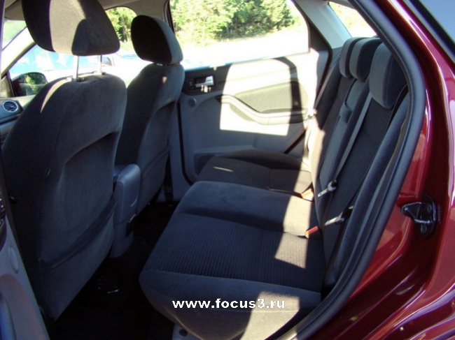 Ford Focus (Deep Rosso Red)