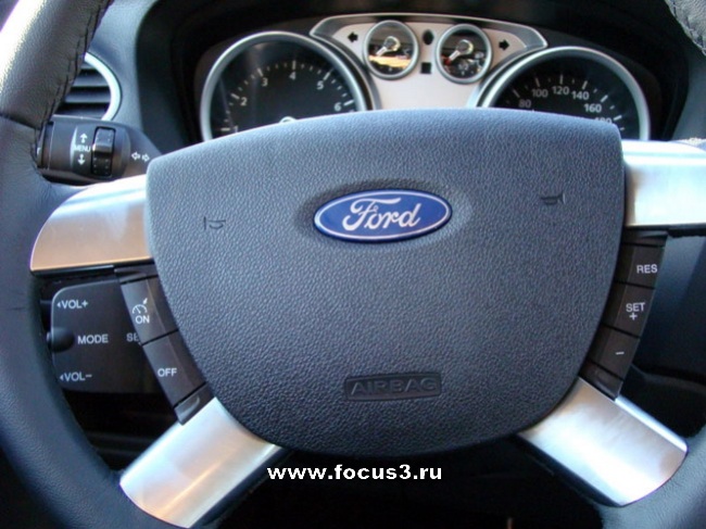 Ford Focus (Deep Rosso Red)