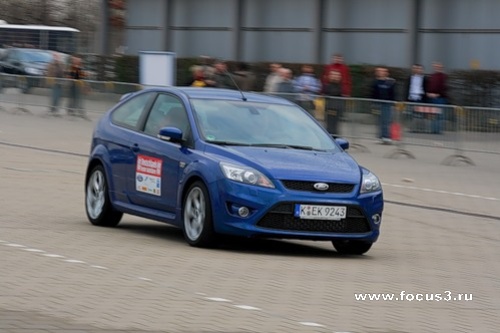 Focus ST: Из автосалона на трассу...