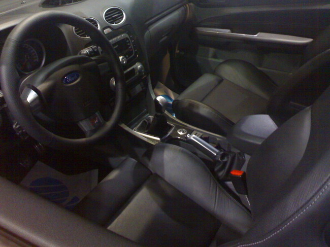 Ford Kuga & Ford Fiesta в автосалонах (фото)