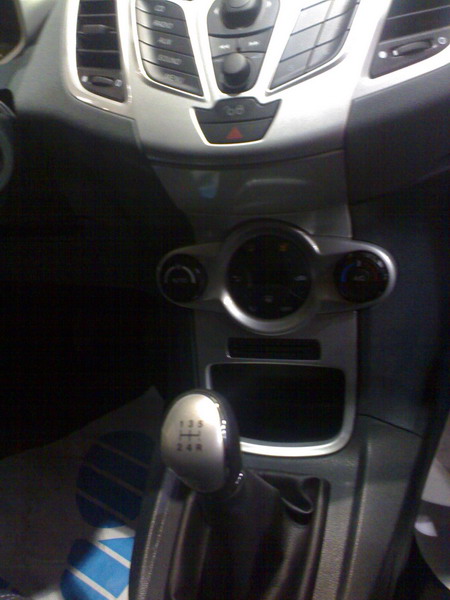 Ford Kuga & Ford Fiesta в автосалонах (фото)