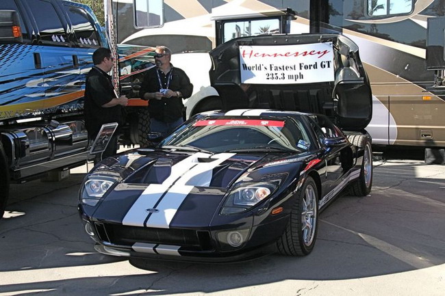 Cуперкар Ford GT