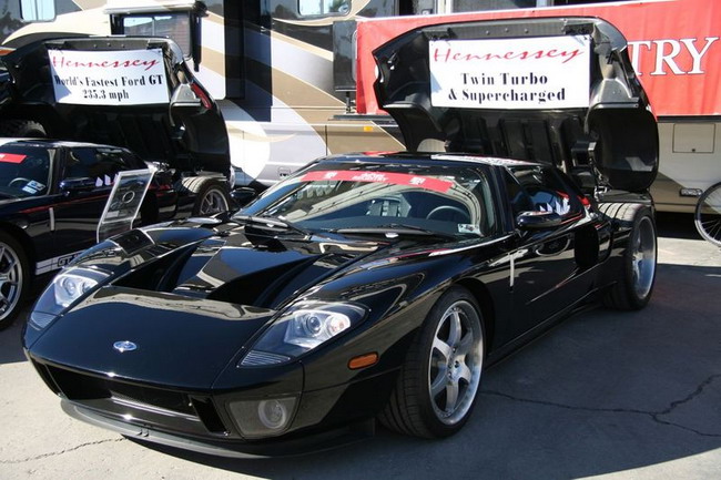 Cуперкар Ford GT