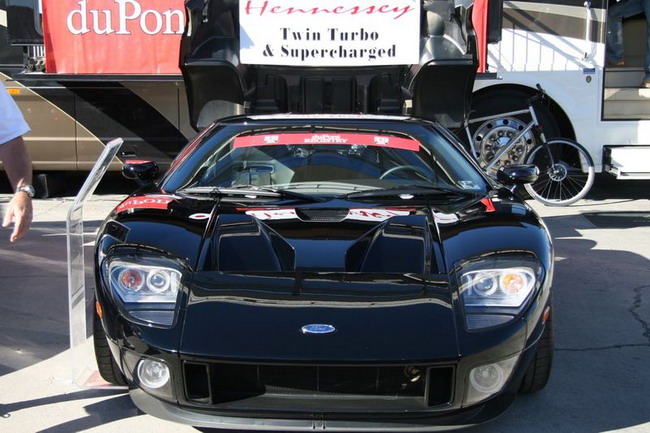 Cуперкар Ford GT