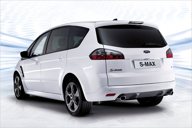 С Ford C-MAX "Белая магия" клиент экономит 2445 евро