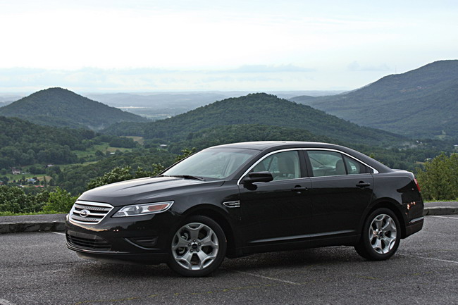 2010 Ford Taurus в Калифорнии