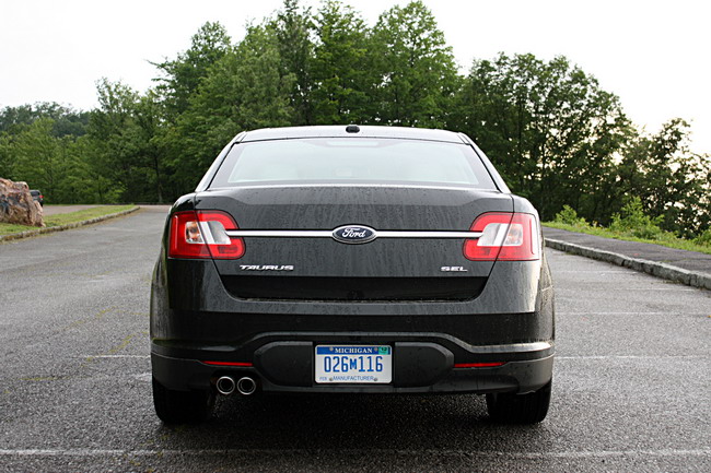 2010 Ford Taurus в Калифорнии