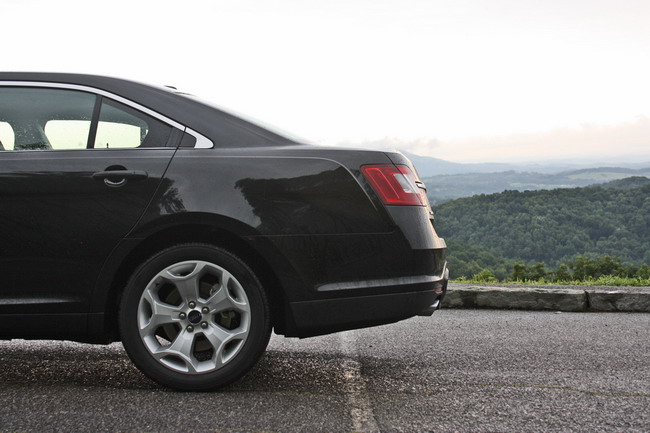 2010 Ford Taurus в Калифорнии