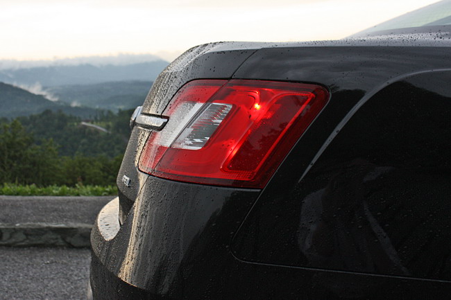 2010 Ford Taurus в Калифорнии