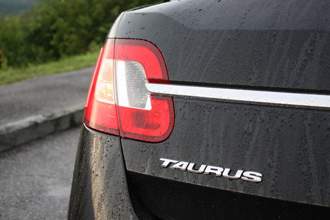 2010 Ford Taurus в Калифорнии