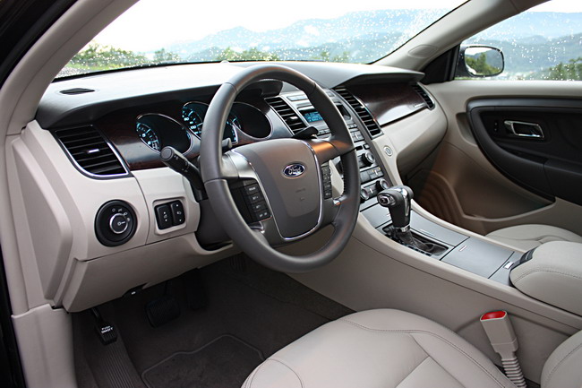 2010 Ford Taurus в Калифорнии