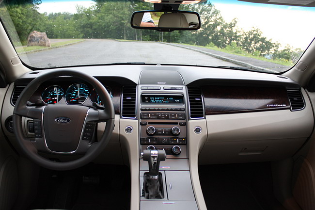 2010 Ford Taurus в Калифорнии