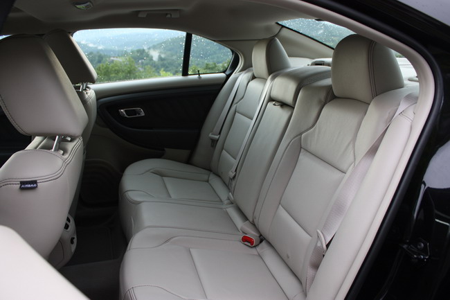 2010 Ford Taurus в Калифорнии