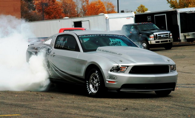 Заряженный Ford Mustang Cobra Jet 2010