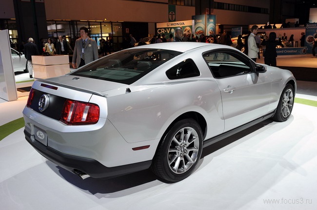 Los Angeles 2009: 2011 Ford Mustang V6