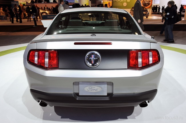 Los Angeles 2009: 2011 Ford Mustang V6