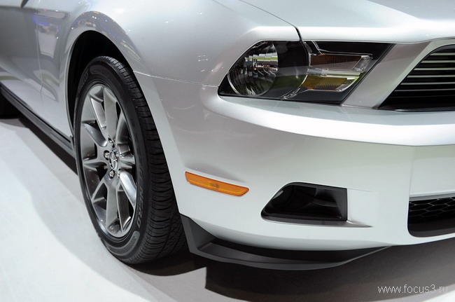 Los Angeles 2009: 2011 Ford Mustang V6