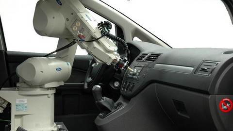 Инженеры Ford исследуют тактильные ощущения с помощью RUTH