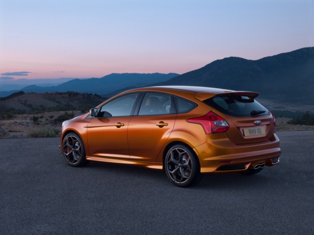Официальные фото Ford Focus ST 2012