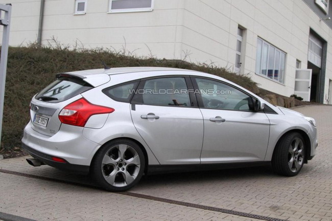 Компания Ford приступила к испытаниям нового Focus ST