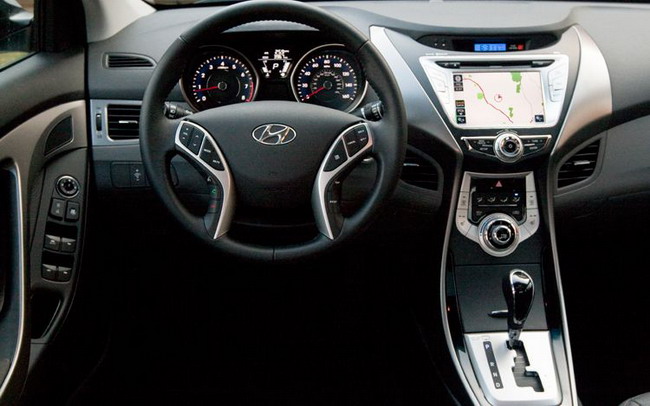 Hyundai Elantra 2011 vs Ford Focus 2012