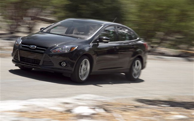 Ford Focus Titanium vs Chevrolet Cruze LTZ RS